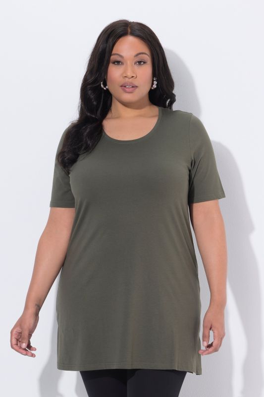 T-shirt long. Col rond et manches courtes. Coupe évasée