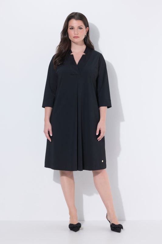 Robe coupe évasée, manches 3/4, décolleté en V et col calice