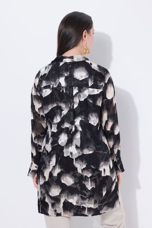 Chemisier long en soie mélangée aspect dévoré, col de chemise et manches longues