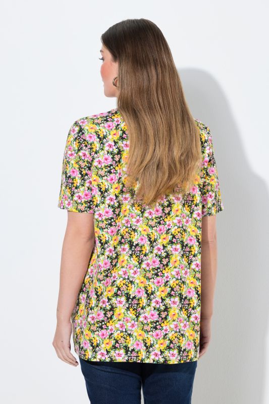 T-shirt avec plis fantaisie, coupe évasée, décolleté en V et manches courtes