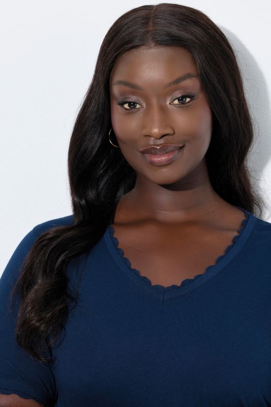 T-shirt long/chemise de nuit, manches courtes et décolleté en V, liseré fantaisie en dentelle