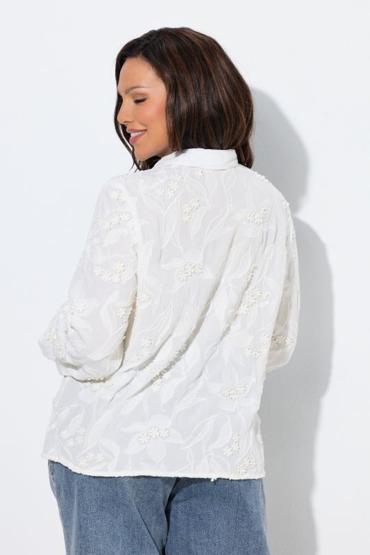 Chemisier avec fleurs brodées, col chemise et manches longues, coupe évasée