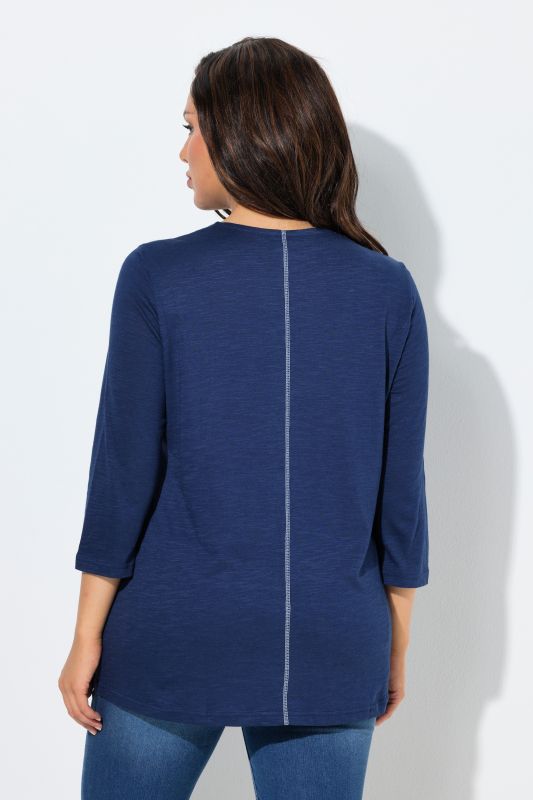 T-shirt motif « Beauty », col en V et manches courtes, coupe Classic Fit