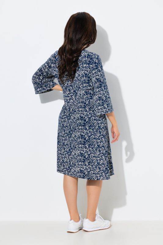 Robe en jersey à fronces, coupe évasée, décolleté en V et manches 3/4