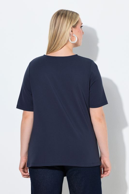 T-shirt drapé, base asymétrique, col rond et manches courtes