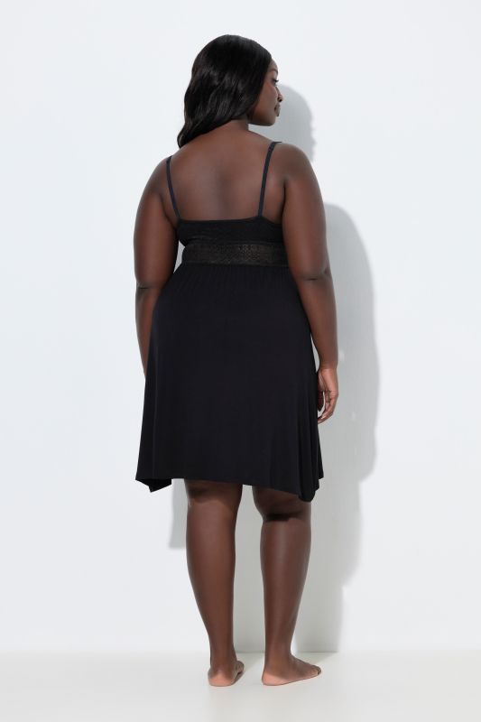 Nuisette TRUYOU en dentelle, modèle sans manches, buste avec doublure opaque