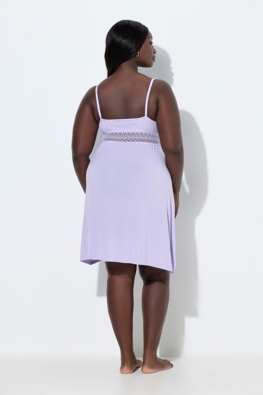 Nuisette TRUYOU en dentelle, modèle sans manches, buste avec doublure opaque