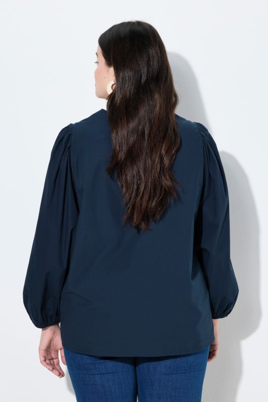 Chemisier esprit blouse avec broderies, décolleté en V et manches ballon, coupe évasée