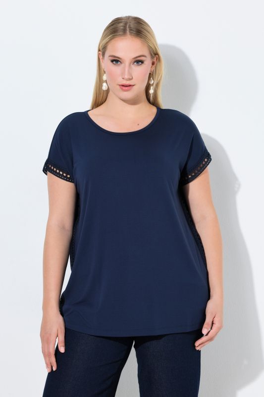 T-shirt avec dentelle ajourée, décolleté rond et manches courtes, coupe Classic Fit