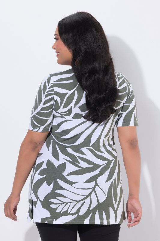 T-shirt long dans un imprimé feuilles, col en V et manches courtes, coupe évasée