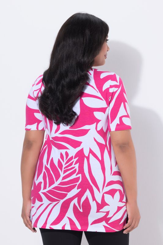 T-shirt long dans un imprimé feuilles, col en V et manches courtes, coupe évasée