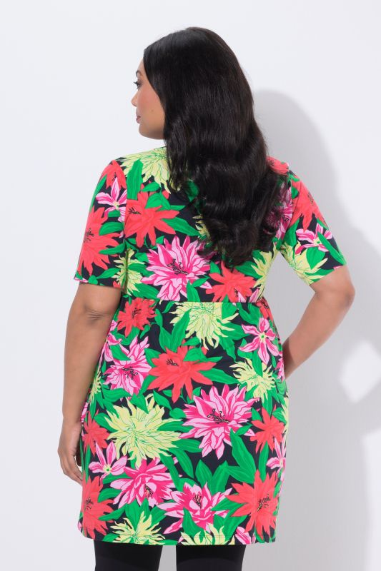 T-shirt long à fleurs, décolleté en V arrondi et manches courtes, coupe évasée