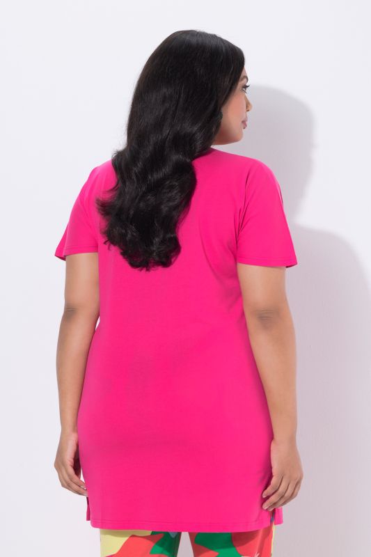 T-shirt long, manches courtes et décolleté en V, coupe évasée