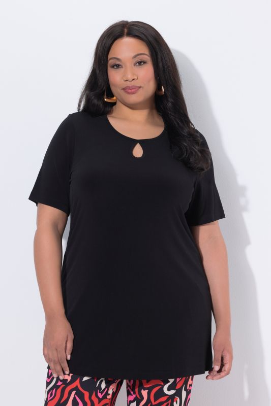 T-shirt long à manches courtes, col rond avec découpe « trou de serrure », coupe évasée