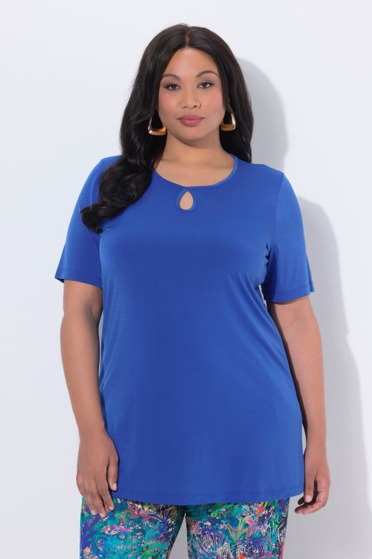 T-shirt long à manches courtes, col rond avec découpe « trou de serrure », coupe évasée