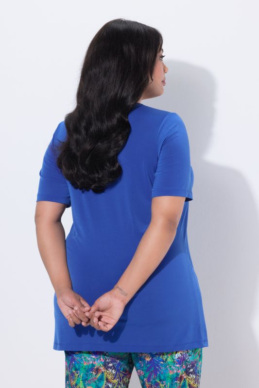 T-shirt long à manches courtes, col rond avec découpe « trou de serrure », coupe évasée