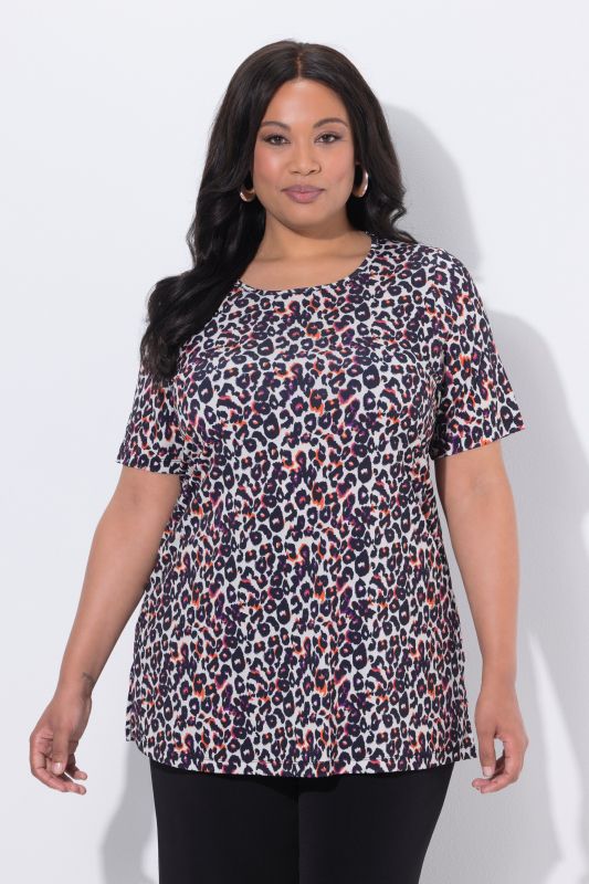 T-shirt long dans un imprimé léopard, col rond et manches courtes, coupe évasée