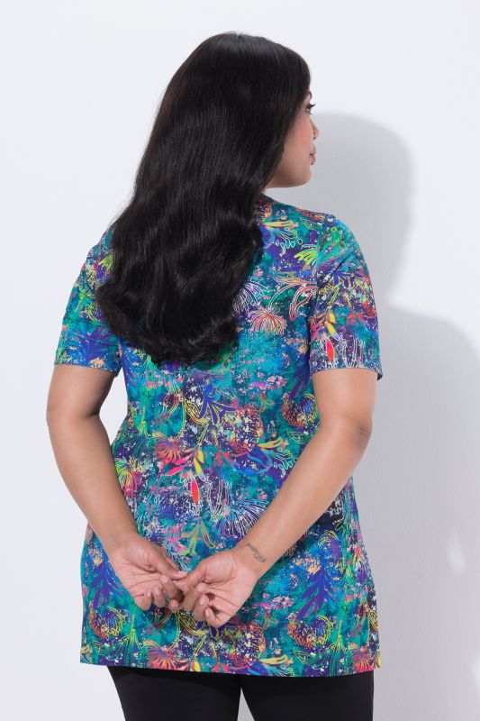 T-shirt long, manches courtes et col en V, coupe évasée