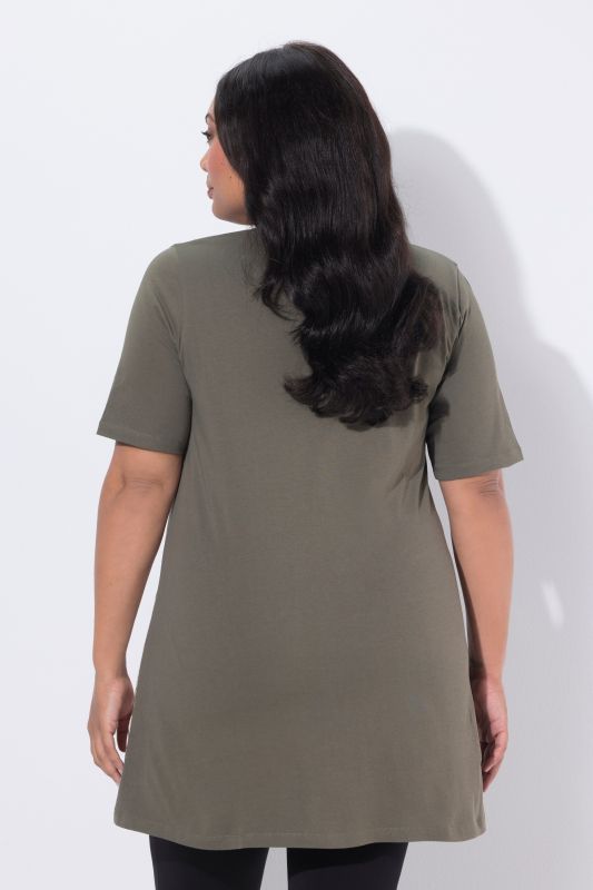 T-shirt long coupe évasée, manches courtes et col tunisien