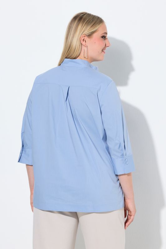 Blouse avec large patte, col montant et manches 3/4