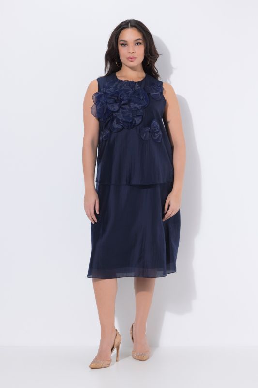 Robe midi sans manches en mousseline, décolleté rond et applications fleurs