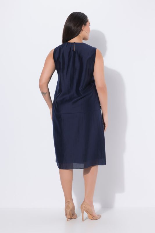 Robe midi sans manches en mousseline, décolleté rond et applications fleurs