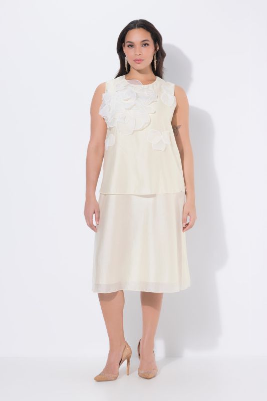 Robe midi sans manches en mousseline, décolleté rond et applications fleurs