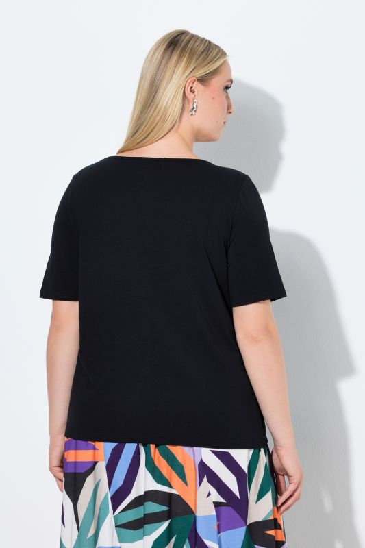 T-shirt coupe Classic Fit, col en V asymétrique et manches courtes