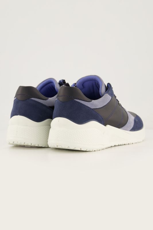 Sneakers en cuir Jomos, semelle Air-Comfort, bandes sportives et fermeture zippée - largeur K