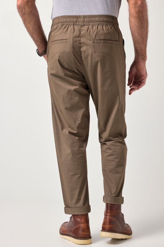 Pantalon à enfiler FLEXNAMIC®. Taille élastique. Coupe Tapered Loose Fit.