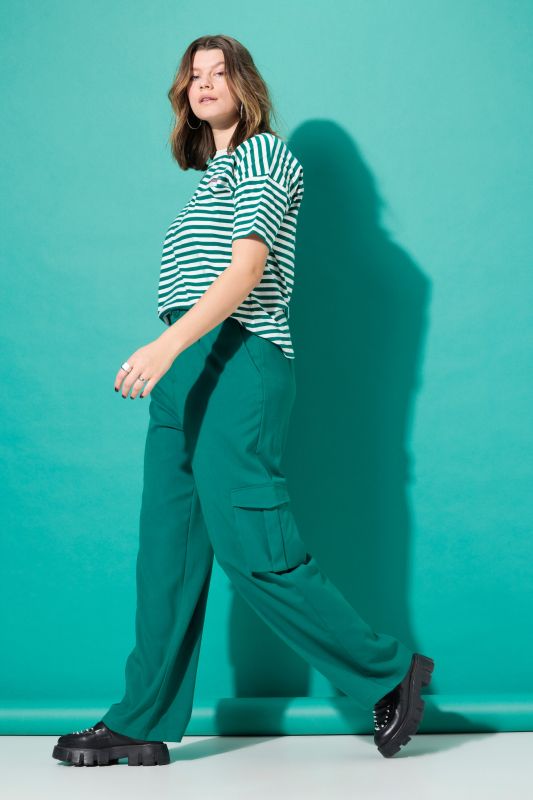 Pantalon cargo taille haute et jambe large, taille partiellement élastique et poches cargo