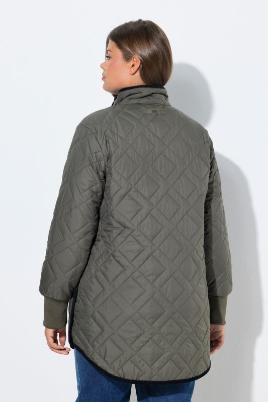 Blouson matelassé avec doublure à carreaux et col montant