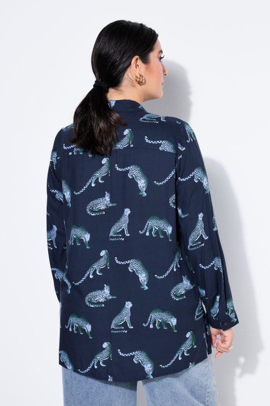 Chemisier droit à manches longues et motif léopards