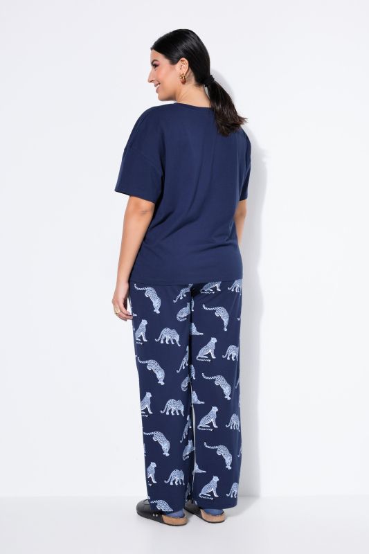 Pyjama composé d'un T-shirt uni et d'un pantalon à léopards