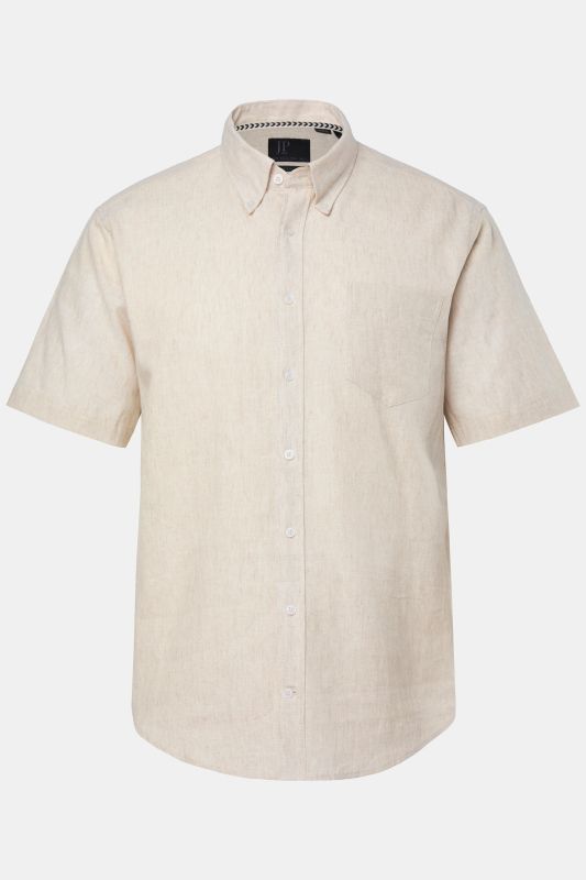 Chemise en lin mélangé. Manches courtes et col à pointes boutonnées. Coupe Modern Fit.