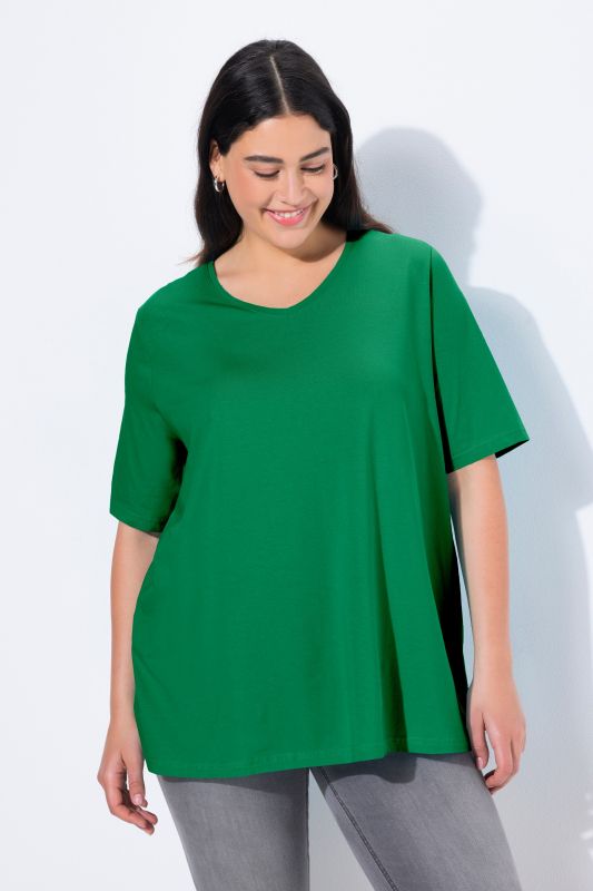 T-shirt à coupe évasée. Décolleté en V et manches courtes