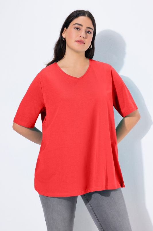 T-shirt à coupe évasée. Décolleté en V et manches courtes