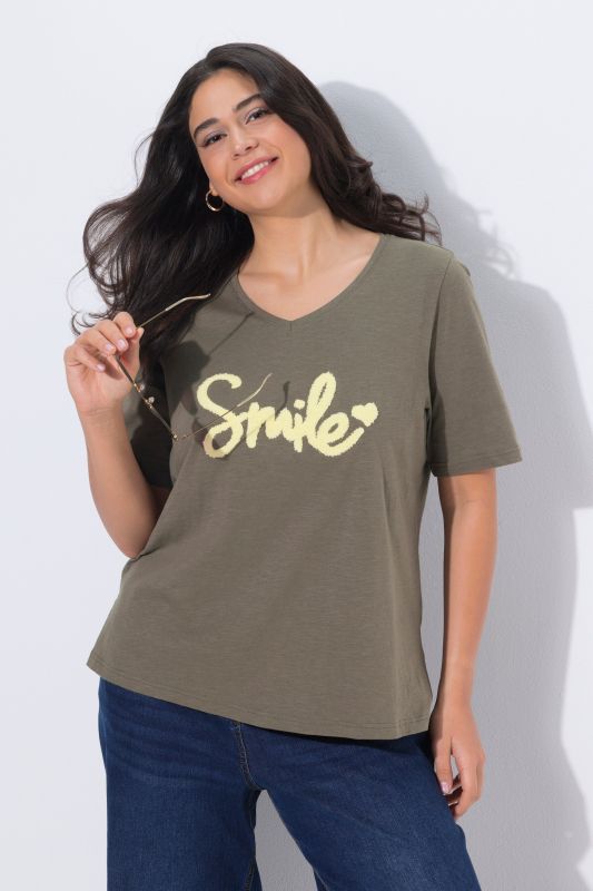 T-shirt, coupe Classic. Col V et manches courtes. Message SMILE