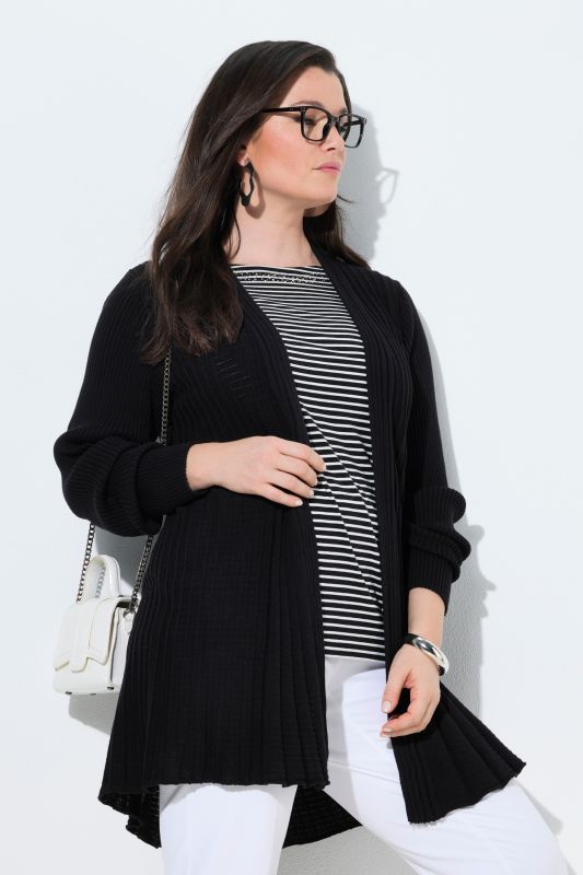 Cardigan plissé. Col châle et manches longues. Coupe évasée