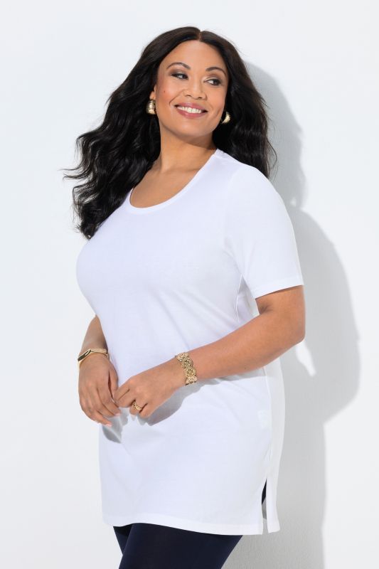 T-shirt long. Col rond et manches courtes. Coupe évasée