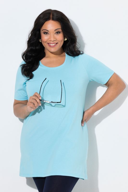 T-shirt long. Col rond et manches courtes. Coupe évasée