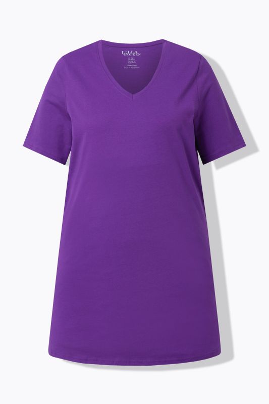 T-shirt long. Manches courtes et col V. Coupe évasée