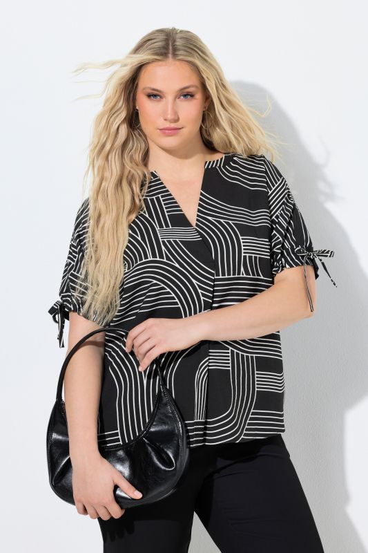 Blouse imprimé graphique, décolleté en V et manches courtes, pli fantaisie