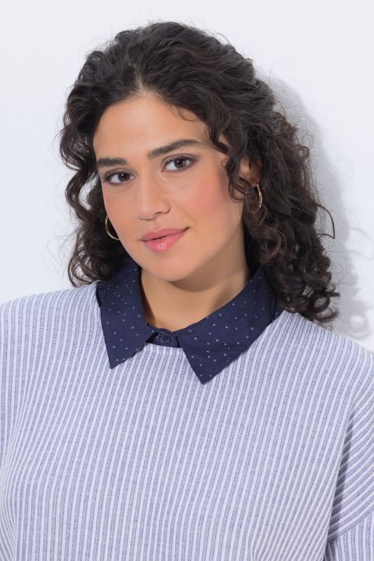 Col chemise, imprimé à pois et patte de boutonnage - à porter en dessous d'un pull par exemple