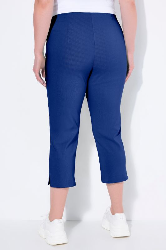 Pantalon en bengaline stretch. Longueur au mollet et taille élastique