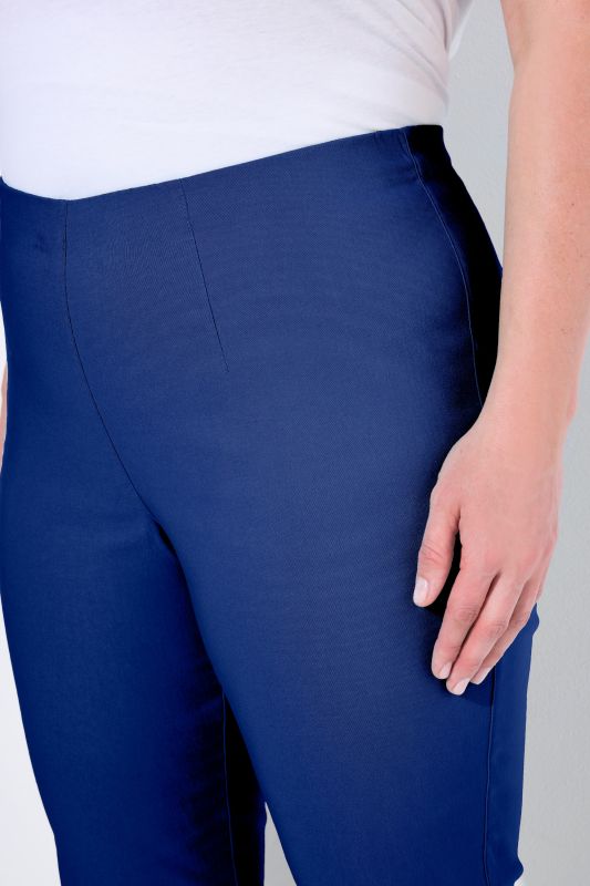 Pantalon en bengaline stretch. Longueur au mollet et taille élastique