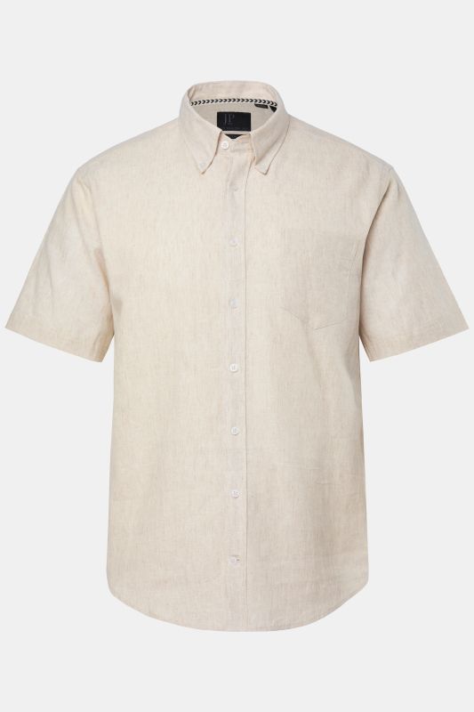 Chemise en lin mélangé. Manches courtes et col à pointes boutonnées. Coupe Modern Fit.