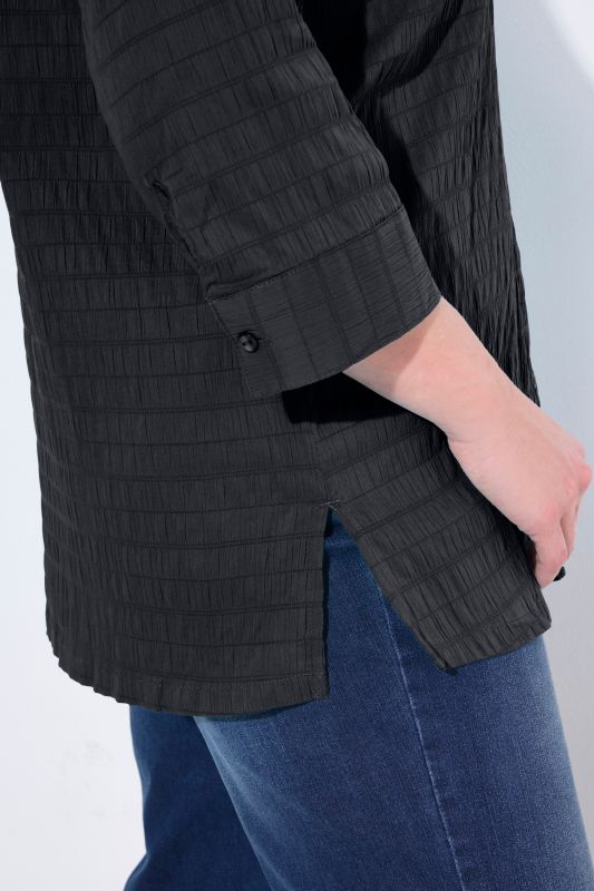 Chemisier en tissu gaufré. Col classique et manches 3/4