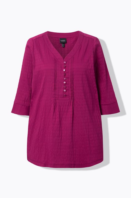 Tunique en tissu gaufré. Manches 3/4. Décolleté cœur et plis fantaisie