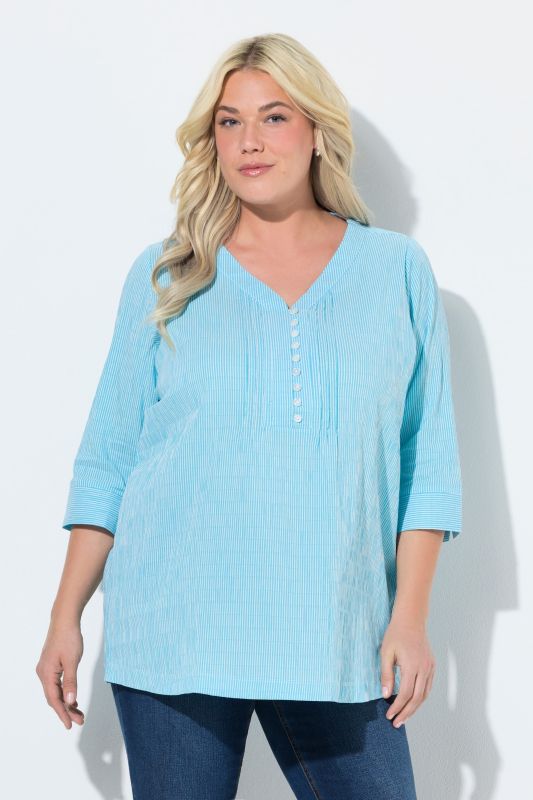 Tunique en tissu gaufré. Manches 3/4. Décolleté cœur et plis fantaisie